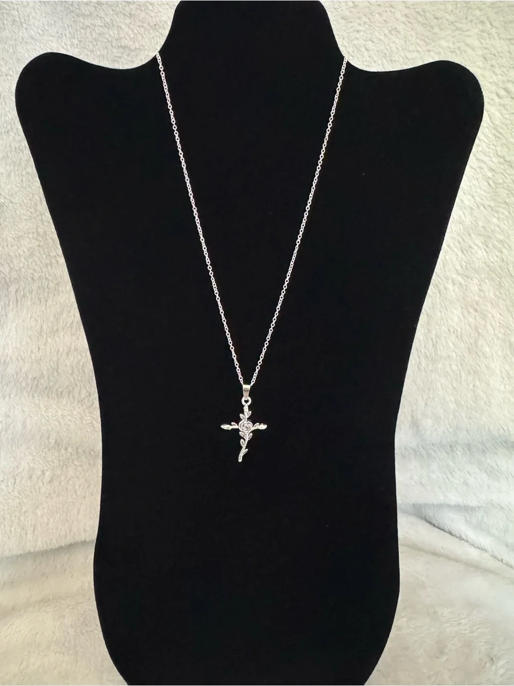 Silver Cross Pendant Necklace - Elegant Women’s Jewelry